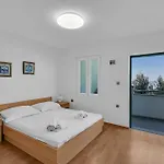 Ozzie - Private Pool - Seaview *