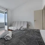 Ozzie - Private Pool - Seaview Макарска