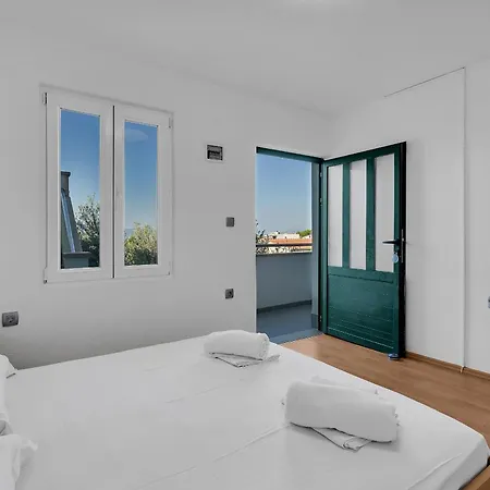 Ozzie - Private Pool - Seaview