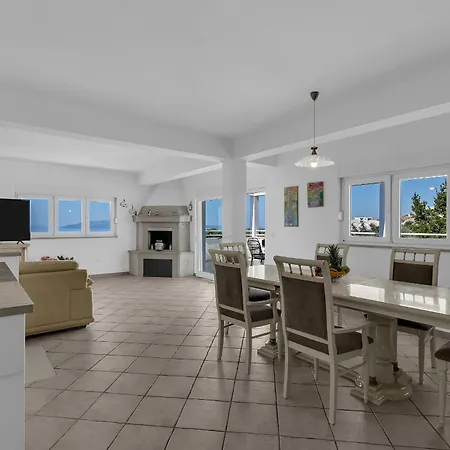 Ozzie - Private Pool - Seaview