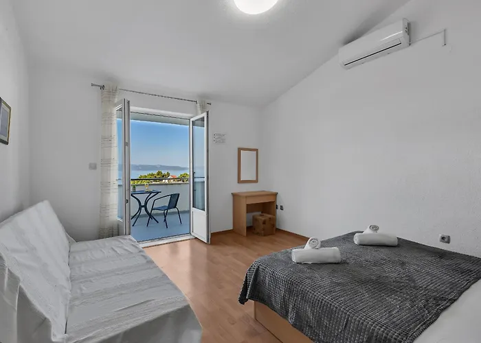 Ozzie - Private Pool - Seaview