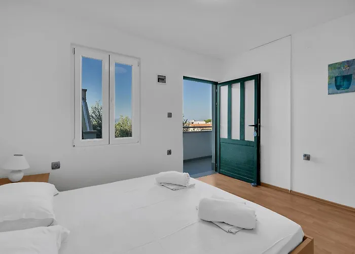 Ozzie - Private Pool - Seaview