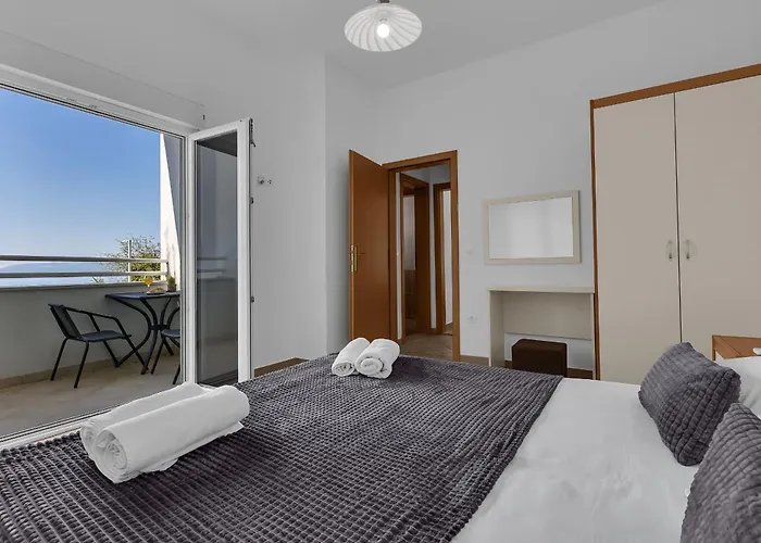 Ozzie - Private Pool - Seaview * Makarska