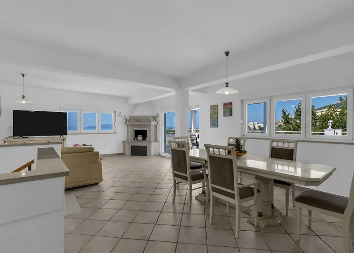 Ozzie - Private Pool - Seaview