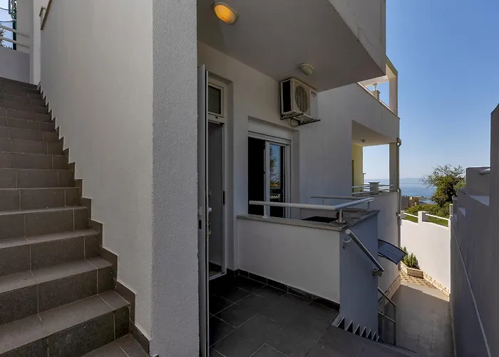 Ozzie - Private Pool - Seaview * Makarska