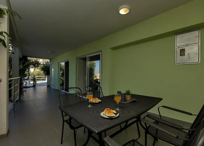 Ozzie - Private Pool - Seaview * Makarska