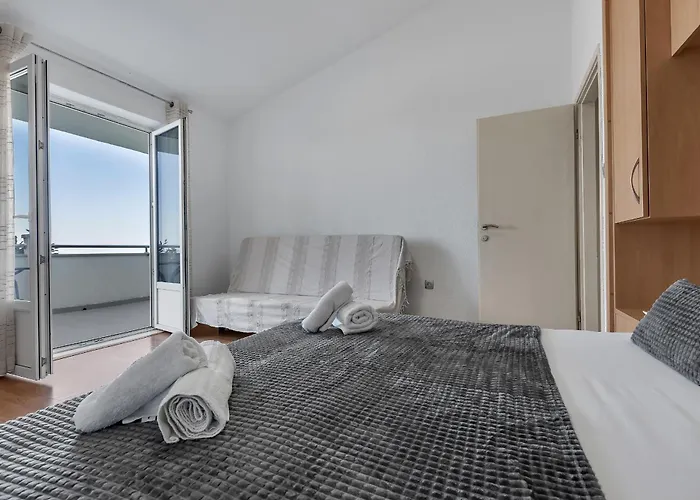 Ozzie - Private Pool - Seaview Makarska