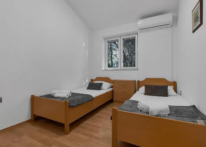 Ozzie - Private Pool - Seaview