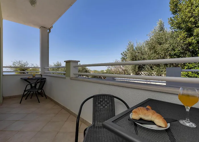 Ozzie - Private Pool - Seaview