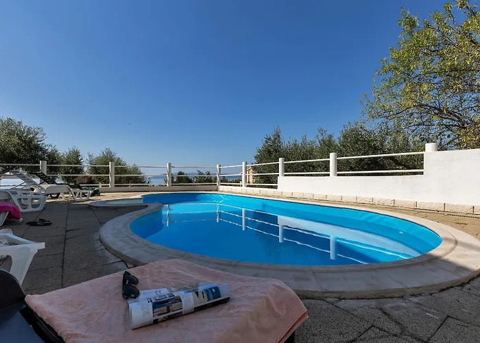 Ozzie - Private Pool - Seaview